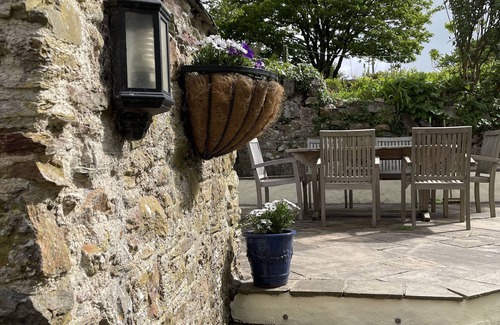 Margate Old Town Cottage | Stylish Family-Friendly Cottage With Hot Tub