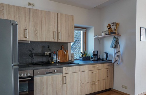Mering Apartment | Stylish & family friendly maisonette flat | 20 min from Munich
