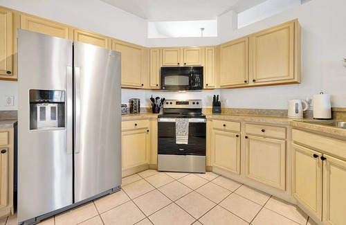 Calabay Parc House | Stylish Family Villa Poolside Paradise Near Parks