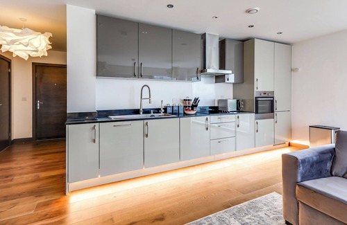 Newborough Apartment | Stylish flat in Peterborough in brilliant location