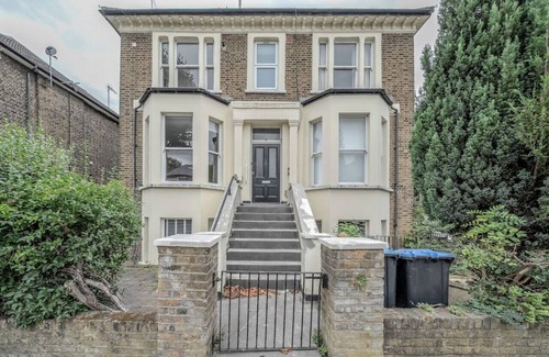 Kilburn Apartment | Stylish Flat Near Central London