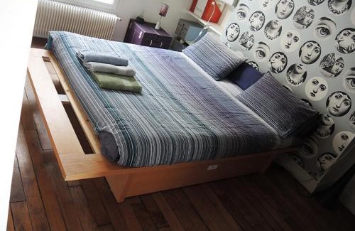 Quartier de la Goutte-d'Or House | Stylish Flat with Balcony Facing South