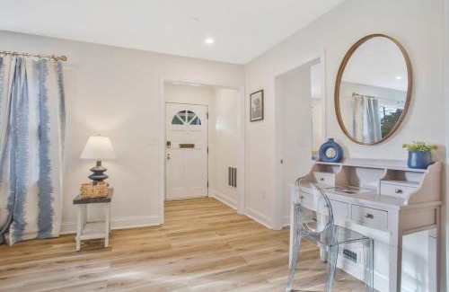 Annapolis House | Stylish + fresh bungalow 2 blocks from N-MC Stadium