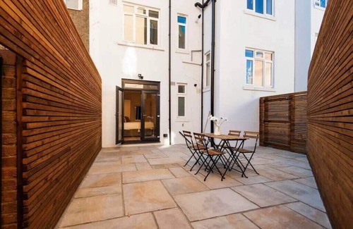 Notting Dale Apartment | Stylish Ground-Floor Retreat in Notting Hill