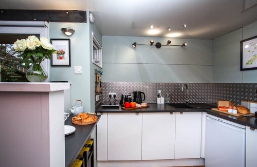 Harrogate Apartment | Stylish Harrogate Studio with Huge Private Garden