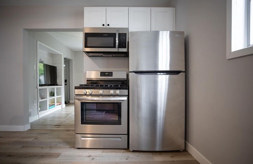 Highland House | Stylish Highland Park Home Near Popular Hotspots