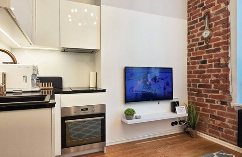 Old Town Apartment | Stylish Historic Loft - Your Comfy Old Town Stop!