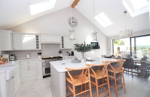 St Merryn House | Stylish holiday home with hot tub