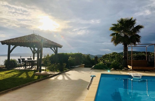 Ugljan Villa | Stylish holiday home in a dream location pool, parking, WiFi