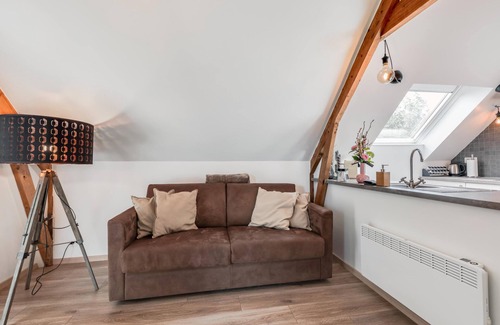 Zingem Apartment | Stylish holiday home with a hot tub and terrace