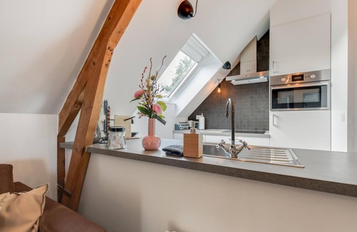 Zingem Apartment | Stylish holiday home with a hot tub and terrace