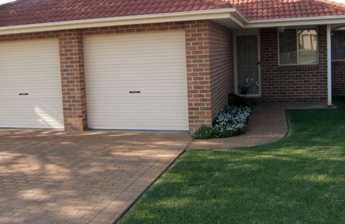 Worrigee House | Stylish Home 3mins walk to Worrigee Medical Centre