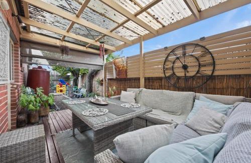 Ballarat House | Stylish Home 4mins drive to Sovereign Hill & Lake Wendouree with Free Parking