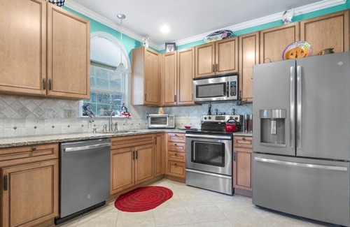 Buechel House | Stylish Home on water, minutes from downtown. Secluded and Convenient to it all!