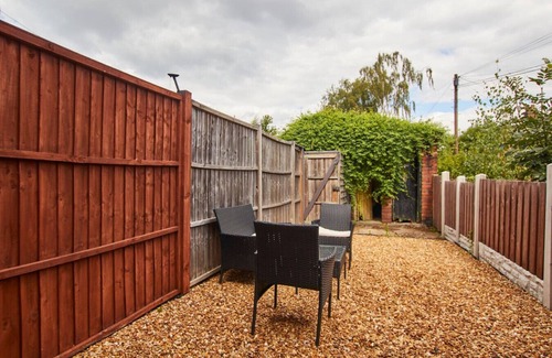 Hillsborough House | Stylish Home Sleeps 5 FreeParking Garden