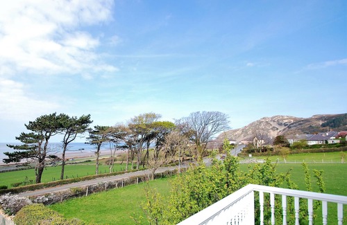 Dwygyfylchi House | Stylish house, sea & mountain views, perfect for families, 5 mins drive to beach