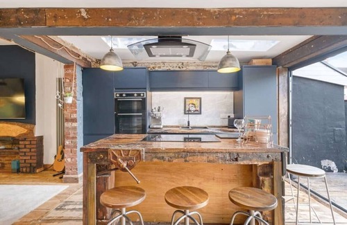 Exeter House | Stylish House w/Free Parking, Nr Exeter Centre