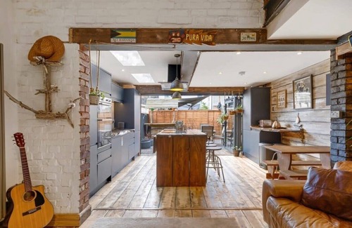Exeter House | Stylish House w/Free Parking, Nr Exeter Centre