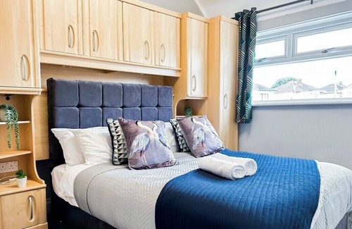 Patchway House | Stylish House w/Game Room in Bristol w/Parking