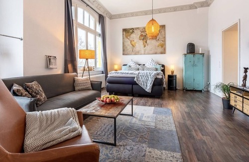 Sued Apartment | Stylish industrial loft | Box spring bed & Netflix