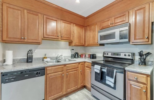 Crabtree Apartment | Stylish King 2BR Suite—in Crabtree Valley Raleigh!
