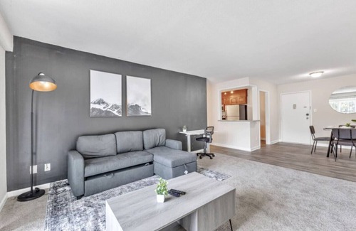 Crabtree Apartment | Stylish King 2BR Suite—in Crabtree Valley Raleigh!
