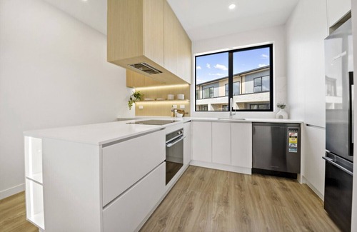 Takapuna House | Stylish Lake Retreat with Massage Chair & Garden