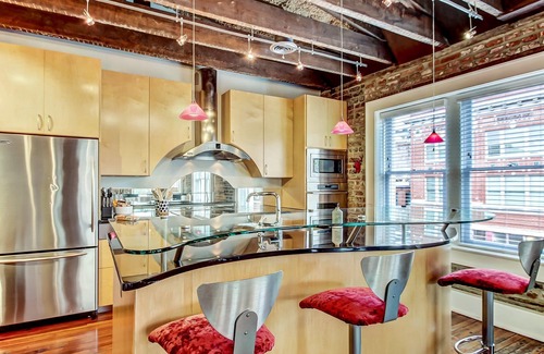 Yamacraw Village Apartment | Stylish Loft Next to City Market Downtown!