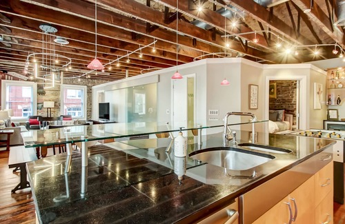 Yamacraw Village Apartment | Stylish Loft Next to City Market Downtown!