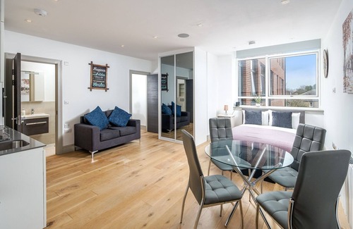 Tottenham Green Apartment | Stylish & Lovely Studio flat in Seven Sisters