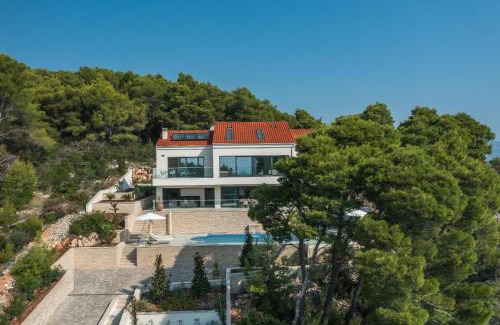 Lumbarda Villa | Stylish Lumbarda Villa Sleeps 10 with Private Pool