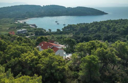 Lumbarda Villa | Stylish Lumbarda Villa Sleeps 10 with Private Pool