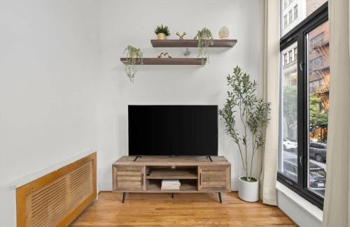 Rose Hill Apartment | Stylish Manhattan Escape in Prime Spot