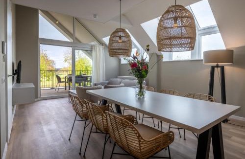 Kamperland Apartment | Stylish Marina Loft w Balcony, cleaning included