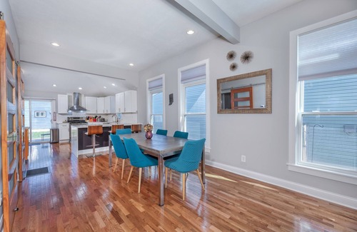 Holy Cross House | Stylish Modern 3-bedroom house Downtown Indianapolis