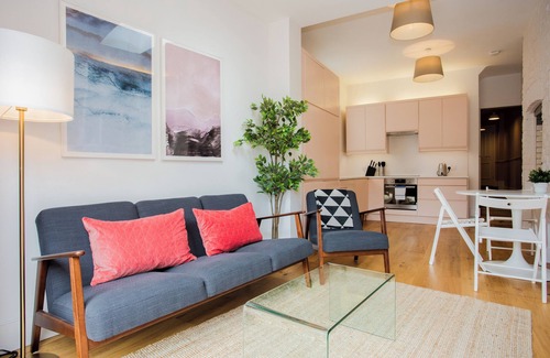 Harlesden Apartment | Stylish & Modern 3 Bed Flat in NW London w/Garden