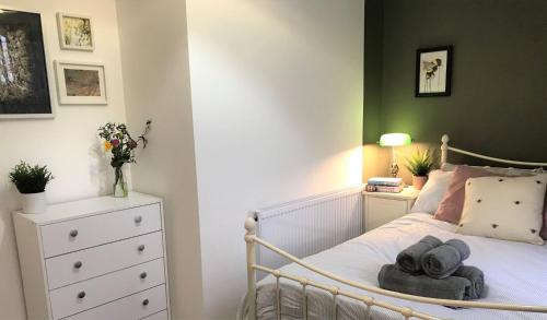 Whitefield Apartment | Stylish modern 3-bed house nr Manchester city ctr
