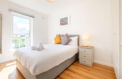 Galway City Centre Apartment | STYLISH & MODERN 6-Bed City Townhouse w/Parking