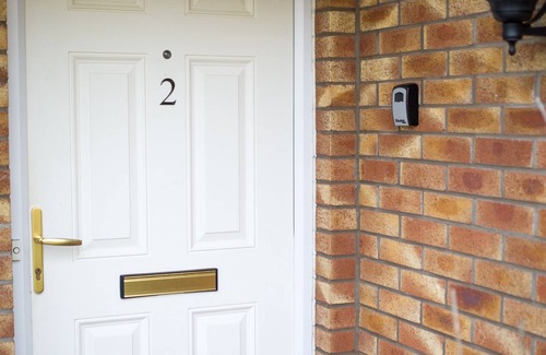 Motherwell House | Stylish, modern four bed house ideal for large groups,families or contractors