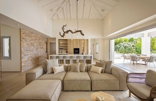 St. Marie Villa | Stylish & Modern Oceanfront villa with Private Beach & Pool in Coral Estate