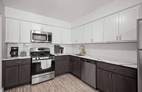 Rochester Apartment | Stylish & Modern Unit Prime Location & Comfort