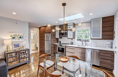 Charlotte Center City Condo | Stylish Myers Park 1BR King Condo | Queens Rd