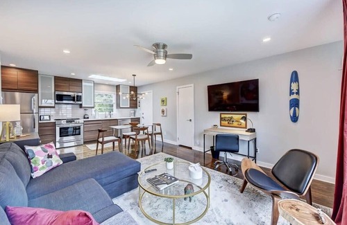 Charlotte Center City Condo | Stylish Myers Park 1BR King Condo | Queens Rd