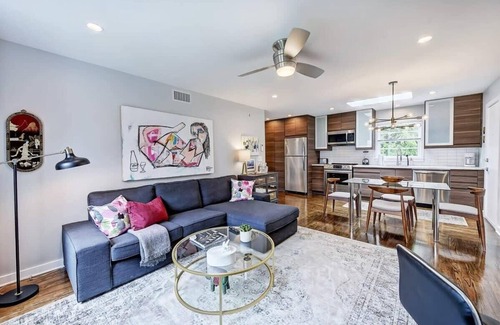 Charlotte Center City Condo | Stylish Myers Park 1BR King Condo | Queens Rd