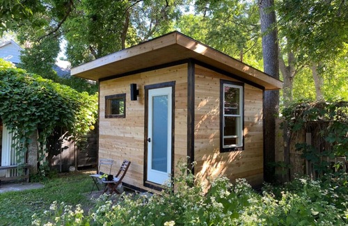 Northeast Minneapolis Arts District House | Stylish NE Arts Loft! Sauna Deck Walk to Cafes