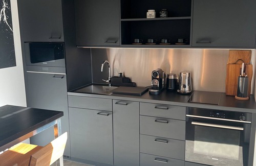 Meppen House | Stylish New Holiday Apartment with Shared Terrace, Shared Garden, and Wi-Fi