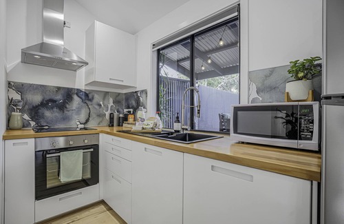Port Willunga House | Stylish new studio apartment easy walk to beach - Perfect for romantic getaway