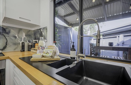 Port Willunga House | Stylish new studio apartment easy walk to beach - Perfect for romantic getaway