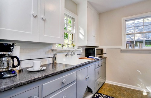 North End Cottage | Stylish North End Cottage in a Prime Location