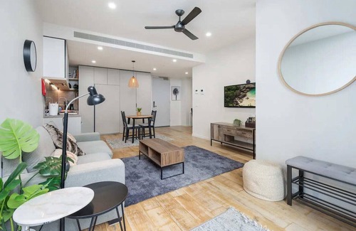 Essendon Apartment | Stylish One BD Hideaway in Essendon